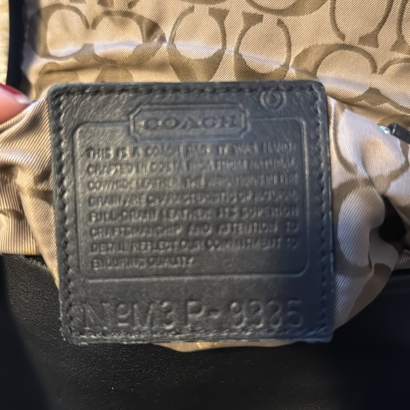 Wary 2000s Coach Leather Purse - Picture 4 of 10